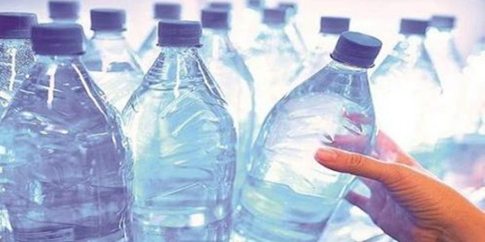 കുപ്പിവെള്ളത്തിന്റെ വില 13 ആക്കിയ ഉത്തരവിന് സ്റ്റേ ; കേന്ദ്രത്തിന്റെ നിലപാട് തേടി ഹൈക്കോടതി കുപ്പിവെള്ളത്തിന്റെ വില 13 ആക്കിയ ഉത്തരവിന് സ്റ്റേ ; കേന്ദ്രത്തിന്റെ നിലപാട് തേടി ഹൈക്കോടതി