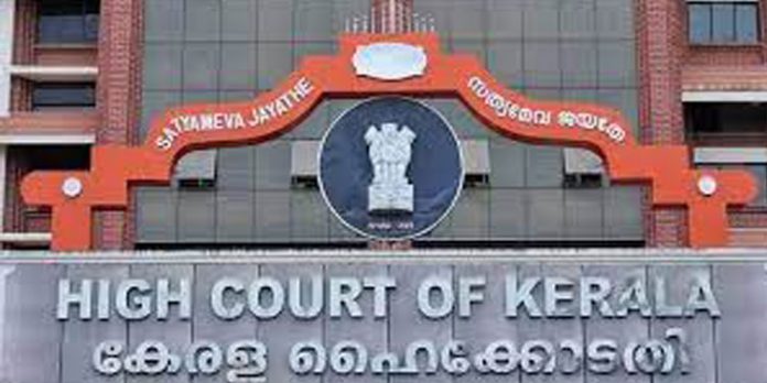 കോവിഷീല്ഡ് വാക്സിൻ ഇടവേള കുറച്ച സിംഗിൾ ബെഞ്ച് ഉത്തരവ് ഡിവിഷന് ബെഞ്ച് റദ്ദാക്കി കോവിഷീല്ഡ് വാക്സിൻ ഇടവേള കുറച്ച സിംഗിൾ ബെഞ്ച് ഉത്തരവ് ഡിവിഷന് ബെഞ്ച് റദ്ദാക്കി