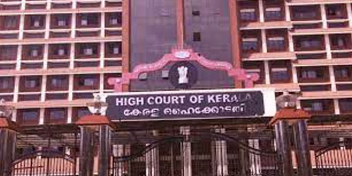 കള്ളക്കേസെടുത്ത നൂറനാട് പോലീസിനെതിരെ ഫോണിൽ റിക്കാർഡ് ; യുവാക്കള് ഹൈക്കോടതിയെ സമീപിച്ചു കള്ളക്കേസെടുത്ത നൂറനാട് പോലീസിനെതിരെ ഫോണിൽ റിക്കാർഡ് ; യുവാക്കള് ഹൈക്കോടതിയെ സമീപിച്ചു