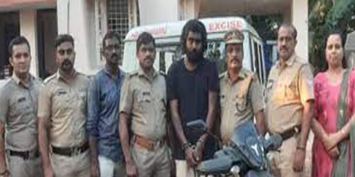 തിരുവനന്തപുരത്ത് വന് മയക്കുമരുന്ന് വേട്ട ; യുവാവ് പിടിയില് തിരുവനന്തപുരത്ത് വന് മയക്കുമരുന്ന് വേട്ട ; യുവാവ് പിടിയില്