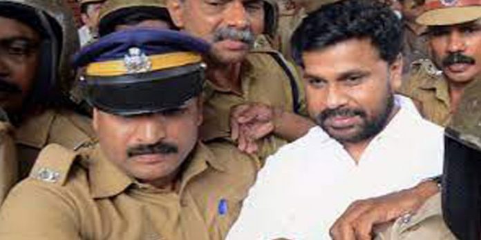 നടിയെ ആക്രമിച്ച കേസ് ; വിചാരണ നടപടികള് ജനുവരി നാലിലേക്ക് മാറ്റി നടിയെ ആക്രമിച്ച കേസ് ; വിചാരണ നടപടികള് ജനുവരി നാലിലേക്ക് മാറ്റി