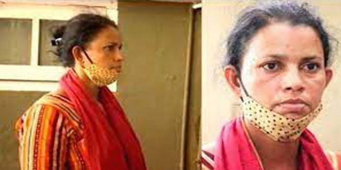 പ്രണയം നടിച്ച് ലൈംഗിക ബന്ധത്തിലേക്ക് ; യുവാവിൽ നിന്ന് ലക്ഷങ്ങൾ തട്ടിയ സ്ത്രീ പിടിയിൽ പ്രണയം നടിച്ച് ലൈംഗിക ബന്ധത്തിലേക്ക് ; യുവാവിൽ നിന്ന് ലക്ഷങ്ങൾ തട്ടിയ സ്ത്രീ പിടിയിൽ