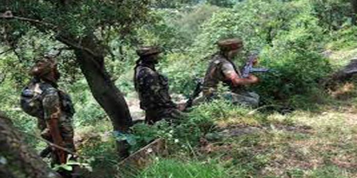 ശ്രീനഗറില് മൂന്നു തീവ്രവാദികളെ വധിച്ചു ; കൊല്ലപ്പെട്ടവരില് പോലീസ് ബസിനു നേരെ ആക്രമണംനടത്തിയ ഭീകരനും ശ്രീനഗറില് മൂന്നു തീവ്രവാദികളെ വധിച്ചു ; കൊല്ലപ്പെട്ടവരില് പോലീസ് ബസിനു നേരെ ആക്രമണംനടത്തിയ ഭീകരനും
