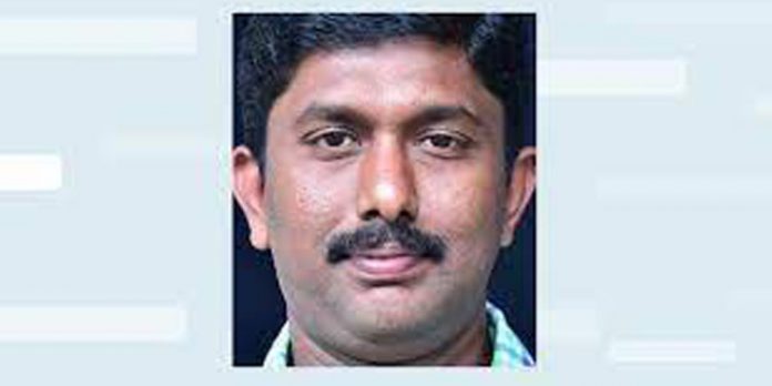 എസ്.മഹേഷ്കുമാറിന് രാംനാഥ് ഗോയങ്ക പുരസ്കാരം ; നേട്ടം സ്വർണക്കടത്ത് പരമ്പരയ്ക്ക് എസ്.മഹേഷ്കുമാറിന് രാംനാഥ് ഗോയങ്ക പുരസ്കാരം ; നേട്ടം സ്വർണക്കടത്ത് പരമ്പരയ്ക്ക്