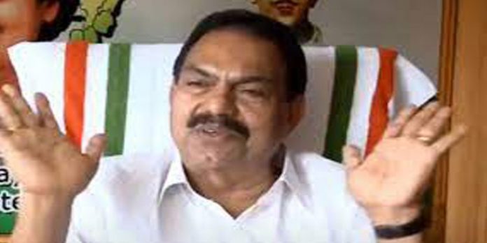 കോണ്ഗ്രസില് നിന്ന് പുറത്താക്കിയ മമ്പറം ദിവാകരനെതിരെ ആക്രമണം കോണ്ഗ്രസില് നിന്ന് പുറത്താക്കിയ മമ്പറം ദിവാകരനെതിരെ ആക്രമണം