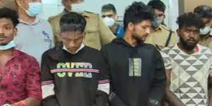 സന്ദീപിന്റെ കൊലപാതകം ; പ്രതികൾക്കായി പോലീസ് കസ്റ്റഡി അപേക്ഷ സമർപ്പിച്ചു സന്ദീപിന്റെ കൊലപാതകം ; പ്രതികൾക്കായി പോലീസ് കസ്റ്റഡി അപേക്ഷ സമർപ്പിച്ചു