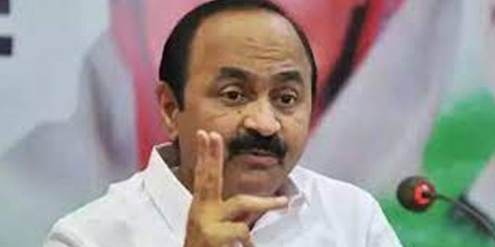 ലീഗിന് മീതെ വര്ഗീയത അടിച്ചേല്പ്പിക്കാന് സി പി എം ശ്രമം : വി ഡി സതീശന് ലീഗിന് മീതെ വര്ഗീയത അടിച്ചേല്പ്പിക്കാന് സി പി എം ശ്രമം : വി ഡി സതീശന്