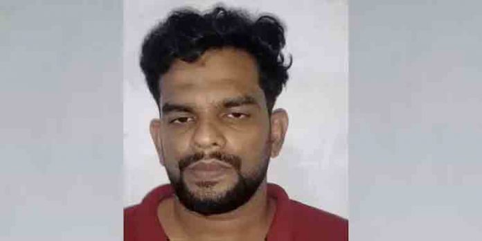 കരിപ്പൂർ സ്വർണ്ണക്കവർച്ചാകേസ് : വിദേശത്തേക്ക് കടക്കാൻ ശ്രമിച്ച കൊടുവള്ളി സ്വദേശി അറസ്റ്റിൽ കരിപ്പൂർ സ്വർണ്ണക്കവർച്ചാകേസ് : വിദേശത്തേക്ക് കടക്കാൻ ശ്രമിച്ച കൊടുവള്ളി സ്വദേശി അറസ്റ്റിൽ