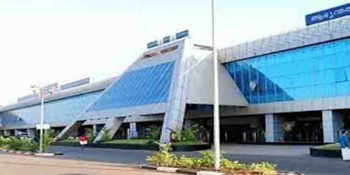 കരിപ്പൂർ വിമാനത്താവളം; റൺവേ വികസനത്തിനായി ഭൂമി ഏറ്റെടുക്കൽ വേഗത്തിലാക്കാൻ ശ്രമം തുടങ്ങി കരിപ്പൂർ വിമാനത്താവളം; റൺവേ വികസനത്തിനായി ഭൂമി ഏറ്റെടുക്കൽ വേഗത്തിലാക്കാൻ ശ്രമം തുടങ്ങി