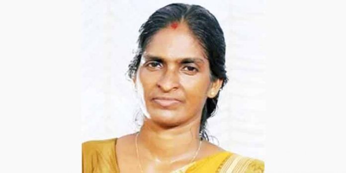 കാടുകൾ വെട്ടിത്തെളിക്കുന്നതിനിടെ തൊഴിൽ ഉറപ്പ് തൊഴിലാളി പാമ്പുകടിയേറ്റു മരിച്ചു കാടുകൾ വെട്ടിത്തെളിക്കുന്നതിനിടെ തൊഴിൽ ഉറപ്പ് തൊഴിലാളി പാമ്പുകടിയേറ്റു മരിച്ചു