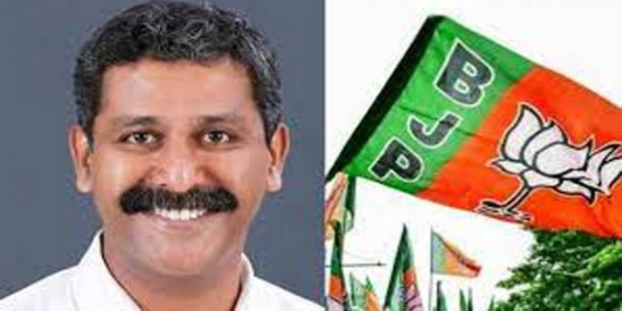 ആലപ്പുഴയില് ബിജെപി നേതാവിനെ വെട്ടിക്കൊന്നു ആലപ്പുഴയില് ബിജെപി നേതാവിനെ വെട്ടിക്കൊന്നു