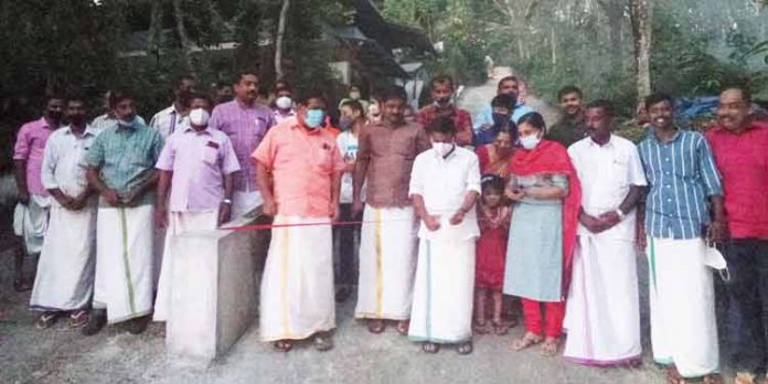 പാരടിയില് – മലമണ്ണേല് റോഡ് നാടിനു സമര്പ്പിച്ചു പാരടിയില് – മലമണ്ണേല് റോഡ് നാടിനു സമര്പ്പിച്ചു