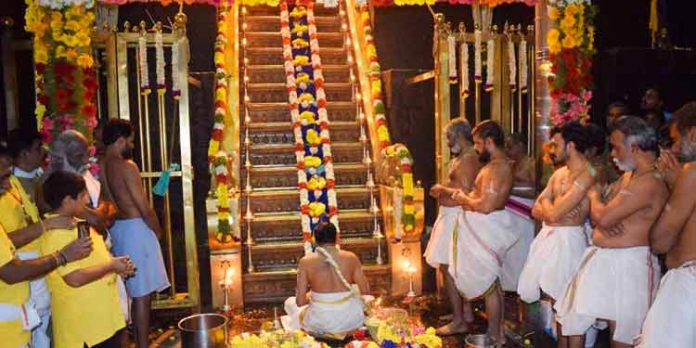 ശബരിമലയില് പടിപൂജ ബുക്കിംഗ് 2036 വരെ ; ഉദയാസ്തമനപൂജ ബുക്കിംഗ് 2028 വരെ ശബരിമലയില് പടിപൂജ ബുക്കിംഗ് 2036 വരെ ; ഉദയാസ്തമനപൂജ ബുക്കിംഗ് 2028 വരെ
