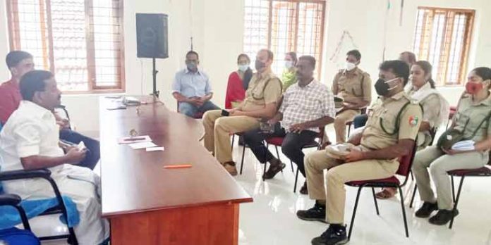 കാട്ടുമൃഗങ്ങളുടെ ആക്രമണം തടയാന് സോളാര് വേലികെട്ടും ; വനംവകുപ്പ് ഉദ്യോഗസ്ഥരുടെ യോഗത്തില് തീരുമാനം കാട്ടുമൃഗങ്ങളുടെ ആക്രമണം തടയാന് സോളാര് വേലികെട്ടും ; വനംവകുപ്പ് ഉദ്യോഗസ്ഥരുടെ യോഗത്തില് തീരുമാനം