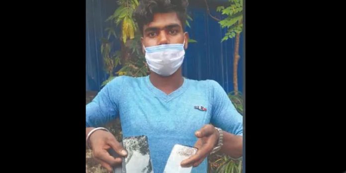 വാക്സിനെടുക്കാൻ പണം ആവശ്യപ്പെട്ടു ; ചോദ്യം ചെയ്ത അന്യ സംസ്ഥാന തൊഴിലാളിക്ക് ആർആർടി അംഗത്തിന്റെ മർദ്ദനം വാക്സിനെടുക്കാൻ പണം ആവശ്യപ്പെട്ടു ; ചോദ്യം ചെയ്ത അന്യ സംസ്ഥാന തൊഴിലാളിക്ക് ആർആർടി അംഗത്തിന്റെ മർദ്ദനം