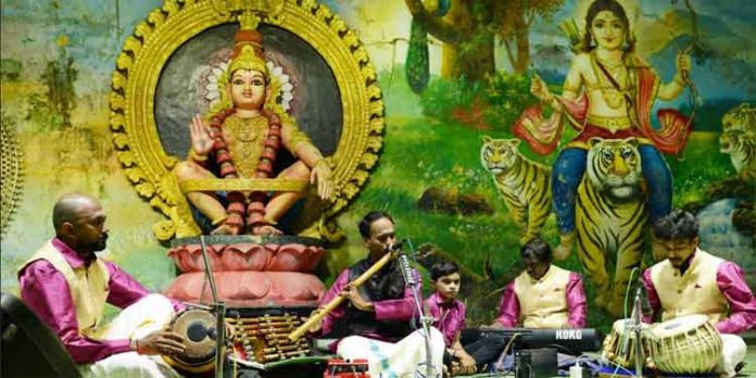 സന്നിധാനത്ത് പുല്ലാങ്കുഴല് ഫ്യൂഷനുമായി വേണു ആദിനാട് സന്നിധാനത്ത് പുല്ലാങ്കുഴല് ഫ്യൂഷനുമായി വേണു ആദിനാട്