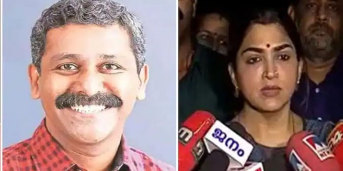 എല്ലാ പ്രതികളെയും ഉടൻ പിടികൂടണം ; കൊല്ലപ്പെട്ട രഞ്ജിത്തിന്റെ വീട് സന്ദർശിച്ച് ഖുശ്ബു എല്ലാ പ്രതികളെയും ഉടൻ പിടികൂടണം ; കൊല്ലപ്പെട്ട രഞ്ജിത്തിന്റെ വീട് സന്ദർശിച്ച് ഖുശ്ബു
