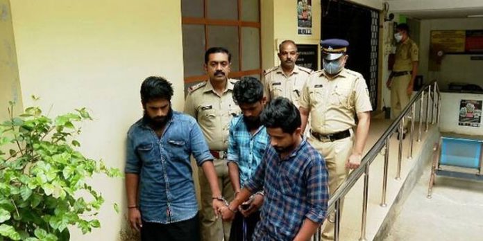പച്ചക്കറി ഏജന്റിനെ കൊള്ളയടിച്ച സംഭവം ; മുഴുവന് പ്രതികളും പിടിയില് പച്ചക്കറി ഏജന്റിനെ കൊള്ളയടിച്ച സംഭവം ; മുഴുവന് പ്രതികളും പിടിയില്