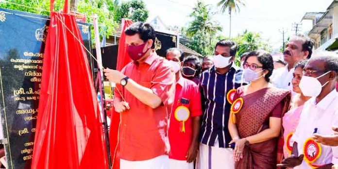 തണ്ണിത്തോട്മൂഴി തേക്ക്തോട് പ്ലാന്റേഷന് – കരിമാന്തോട് റോഡ് നിര്മ്മാണോദ്ഘാടനം മന്ത്രി നിര്വഹിച്ചു തണ്ണിത്തോട്മൂഴി തേക്ക്തോട് പ്ലാന്റേഷന് – കരിമാന്തോട് റോഡ് നിര്മ്മാണോദ്ഘാടനം മന്ത്രി നിര്വഹിച്ചു