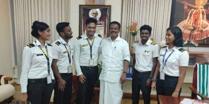 സര്ക്കാര് സഹായത്തോടെ പട്ടിക വിഭാഗത്തില് നിന്നും 5 പൈലറ്റുമാര് ; സന്തോഷം പങ്കുവച്ച് മന്ത്രി രാധാകൃഷ്ണന് സര്ക്കാര് സഹായത്തോടെ പട്ടിക വിഭാഗത്തില് നിന്നും 5 പൈലറ്റുമാര് ; സന്തോഷം പങ്കുവച്ച് മന്ത്രി രാധാകൃഷ്ണന്