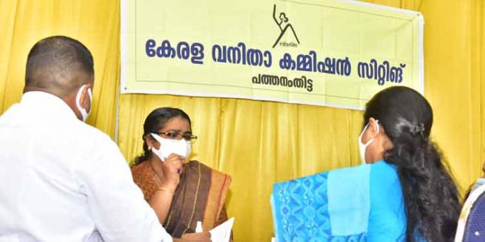 വനിതാ കമ്മീഷന് അദാലത്തില് 30 പരാതികള് പരിഹരിച്ചു വനിതാ കമ്മീഷന് അദാലത്തില് 30 പരാതികള് പരിഹരിച്ചു