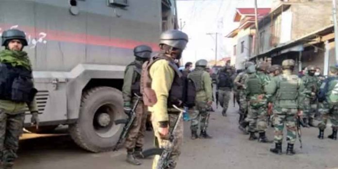 കാശ്മീരിൽ പോലീസ് ബസിന് നേരെ ഭീകരാക്രമണം ; രണ്ട് പോലീസുകാർക്ക് വീരമൃത്യു കാശ്മീരിൽ പോലീസ് ബസിന് നേരെ ഭീകരാക്രമണം ; രണ്ട് പോലീസുകാർക്ക് വീരമൃത്യു