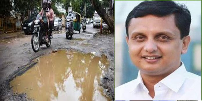 റോഡ് തകരാറിലാണെങ്കിൽ പൊതുമരാമത്ത് വകുപ്പിനെ ആർക്കും നേരിട്ടറിയിക്കാം ; പദ്ധതിക്ക് ഇന്ന് തുടക്കം റോഡ് തകരാറിലാണെങ്കിൽ പൊതുമരാമത്ത് വകുപ്പിനെ ആർക്കും നേരിട്ടറിയിക്കാം ; പദ്ധതിക്ക് ഇന്ന് തുടക്കം