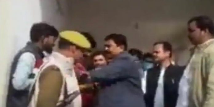 ‘നിനക്കൊക്കെ ഭ്രാന്താണോ’ ? ; മകനെക്കുറിച്ചുള്ള ചോദ്യത്തോട് പൊട്ടിത്തെറിച്ച് അജയ് മിശ്ര ‘നിനക്കൊക്കെ ഭ്രാന്താണോ’ ? ; മകനെക്കുറിച്ചുള്ള ചോദ്യത്തോട് പൊട്ടിത്തെറിച്ച് അജയ് മിശ്ര