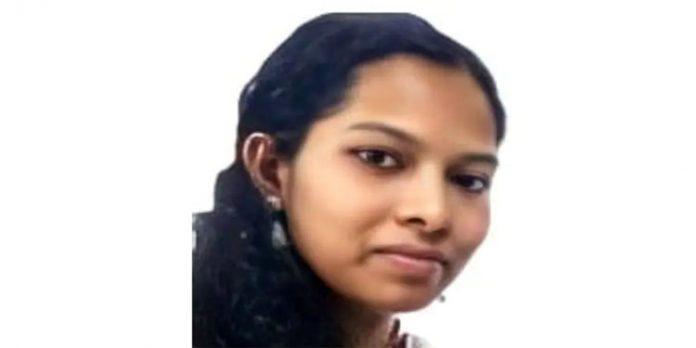 പേരാവൂരില് യുവതി പൊള്ളലേറ്റ് മരിച്ച നിലയില് ; മൃതദേഹം കിടന്നത് വീട്ടുമുറ്റത്ത് പേരാവൂരില് യുവതി പൊള്ളലേറ്റ് മരിച്ച നിലയില് ; മൃതദേഹം കിടന്നത് വീട്ടുമുറ്റത്ത്