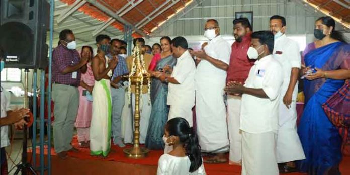 മേളപ്പെരുമയോടെ ട്രൈബല് ശിങ്കാരിമേളം ഗ്രൂപ്പ് അരങ്ങേറ്റം കുറിച്ചു മേളപ്പെരുമയോടെ ട്രൈബല് ശിങ്കാരിമേളം ഗ്രൂപ്പ് അരങ്ങേറ്റം കുറിച്ചു