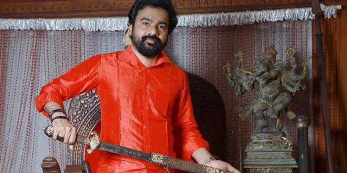 മോൻസൻ മാവുങ്കലുമായി ബന്ധം ; മുൻ ചേർത്തല സി ഐ ശ്രീകുമാറിന് സസ്പെൻഷൻ മോൻസൻ മാവുങ്കലുമായി ബന്ധം ; മുൻ ചേർത്തല സി ഐ ശ്രീകുമാറിന് സസ്പെൻഷൻ