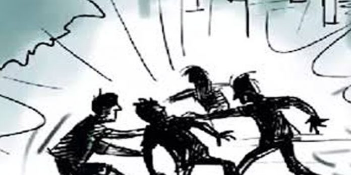 വീണ്ടും ഗുണ്ടാ അതിക്രമം ; സംഘത്തിൽ 14 വയസുകാരനുമെന്ന് പോലീസ് വീണ്ടും ഗുണ്ടാ അതിക്രമം ; സംഘത്തിൽ 14 വയസുകാരനുമെന്ന് പോലീസ്