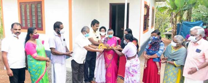 ഡോ.എം.എസ് സുനിലിന്റെ 233 – മത് സ്നേഹഭവനം വിധവയായ മണിഅമ്മയ്ക്കും കുടുംബത്തിനും ഡോ.എം.എസ് സുനിലിന്റെ 233 – മത് സ്നേഹഭവനം വിധവയായ മണിഅമ്മയ്ക്കും കുടുംബത്തിനും