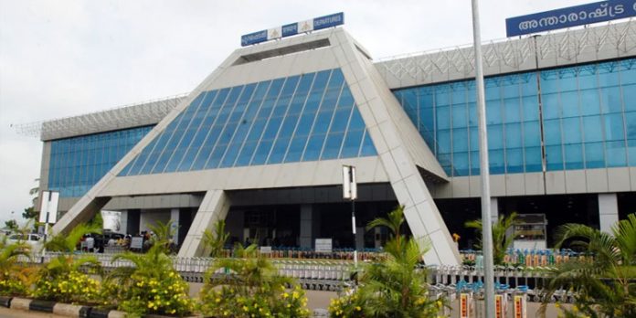 കരിപ്പൂരില് 75ലക്ഷത്തിന്റെ സ്വര്ണം പിടികൂടി കരിപ്പൂരില് 75ലക്ഷത്തിന്റെ സ്വര്ണം പിടികൂടി
