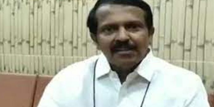 ബാംഗളൂരില് പോകാന് തോക്കുമായി വിമനത്താവളത്തിലെത്തിയ കോണ്ഗ്രസ് നേതാവ് പിടിയില് ബാംഗളൂരില് പോകാന് തോക്കുമായി വിമനത്താവളത്തിലെത്തിയ കോണ്ഗ്രസ് നേതാവ് പിടിയില്