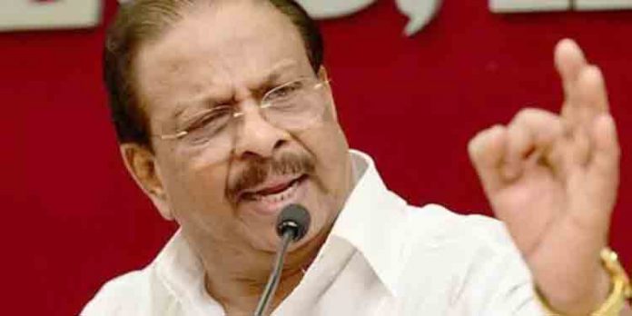 സര്ക്കാര് വാശി കാണിച്ചാല് യുദ്ധ സന്നാഹത്തോടെ എതിര്ക്കും : കെ-റെയിലിനെതിരെ നിലപാട് കടുപ്പിച്ച് കോണ്ഗ്രസ് സര്ക്കാര് വാശി കാണിച്ചാല് യുദ്ധ സന്നാഹത്തോടെ എതിര്ക്കും : കെ-റെയിലിനെതിരെ നിലപാട് കടുപ്പിച്ച് കോണ്ഗ്രസ്