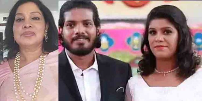 മരുമകള് ആത്മഹത്യ ചെയ്ത കേസില് നടന് രാജന് പി.ദേവിന്റെ ഭാര്യ ശാന്ത പോലിസില് കീഴടങ്ങി മരുമകള് ആത്മഹത്യ ചെയ്ത കേസില് നടന് രാജന് പി.ദേവിന്റെ ഭാര്യ ശാന്ത പോലിസില് കീഴടങ്ങി