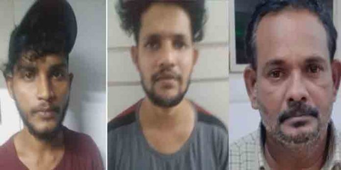 വീട്ടമ്മയെ കബളിപ്പിച്ച് സ്വര്ണവും പണവും തട്ടിയെടുത്ത സംഘം പിടിയില് വീട്ടമ്മയെ കബളിപ്പിച്ച് സ്വര്ണവും പണവും തട്ടിയെടുത്ത സംഘം പിടിയില്