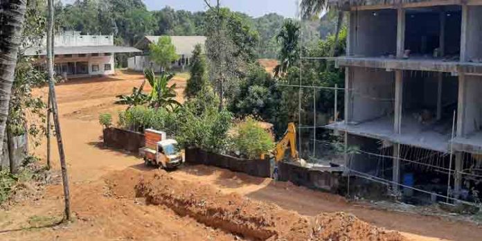 മുടങ്ങികിടന്നിരുന്ന കോന്നി കെഎസ്ആര്ടിസി ഡിപ്പോ നിര്മ്മാണം പുനരാരംഭിച്ചു മുടങ്ങികിടന്നിരുന്ന കോന്നി കെഎസ്ആര്ടിസി ഡിപ്പോ നിര്മ്മാണം പുനരാരംഭിച്ചു