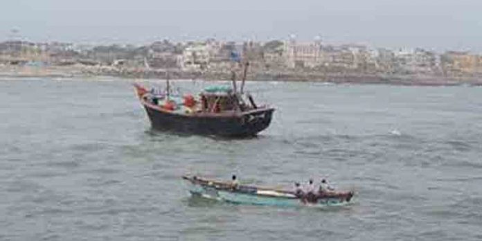 ശക്തമായ കാറ്റിന് സാധ്യത : മത്സ്യത്തൊഴിലാളികള്ക്ക് ജാഗ്രത നിർദേശം ശക്തമായ കാറ്റിന് സാധ്യത : മത്സ്യത്തൊഴിലാളികള്ക്ക് ജാഗ്രത നിർദേശം