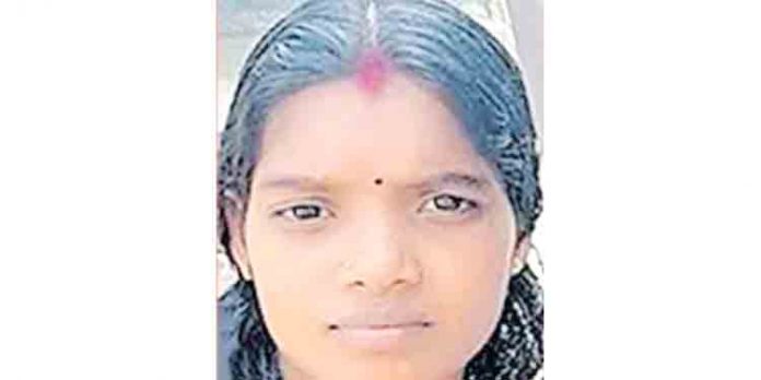 ഭര്തൃഗൃഹത്തില് യുവതി തൂങ്ങി മരിച്ച നിലയില് ഭര്തൃഗൃഹത്തില് യുവതി തൂങ്ങി മരിച്ച നിലയില്