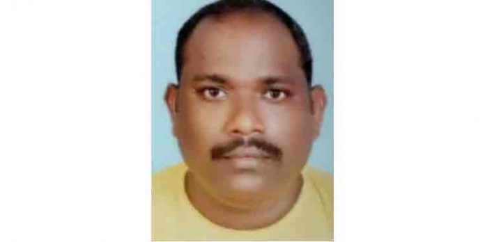 കാറിനെ മറികടക്കുന്നതിനിടയില് ബൈക്ക് യാത്രികന് ബസ്സിനടിയില്പ്പെട്ട് മരിച്ചു കാറിനെ മറികടക്കുന്നതിനിടയില് ബൈക്ക് യാത്രികന് ബസ്സിനടിയില്പ്പെട്ട് മരിച്ചു