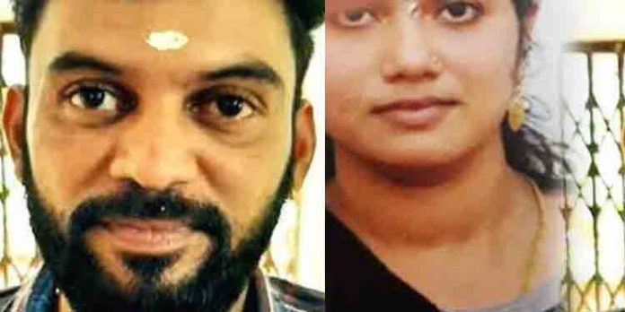 കുഞ്ഞുങ്ങളെ ഭർത്താവിന്റെ കയ്യിൽ ഏൽപ്പിച്ച് ഒളിച്ചോടിയ യുവതിയും കാമുകനും അറസ്റ്റിൽ കുഞ്ഞുങ്ങളെ ഭർത്താവിന്റെ കയ്യിൽ ഏൽപ്പിച്ച് ഒളിച്ചോടിയ യുവതിയും കാമുകനും അറസ്റ്റിൽ