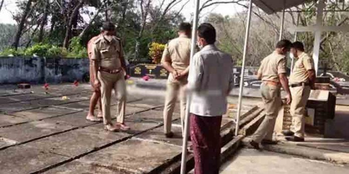 പള്ളിക്ക് നേരെ അജ്ഞാത സംഘത്തിന്റെ ആക്രമണം പള്ളിക്ക് നേരെ അജ്ഞാത സംഘത്തിന്റെ ആക്രമണം