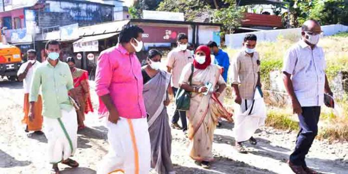 കോന്നി – ചന്ദനപള്ളി റോഡ് ഉയർത്തി ലെവൽ ചെയ്യുന്ന പ്രവർത്തി എം.എൽ.എ വിലയിരുത്തി കോന്നി – ചന്ദനപള്ളി റോഡ് ഉയർത്തി ലെവൽ ചെയ്യുന്ന പ്രവർത്തി എം.എൽ.എ വിലയിരുത്തി