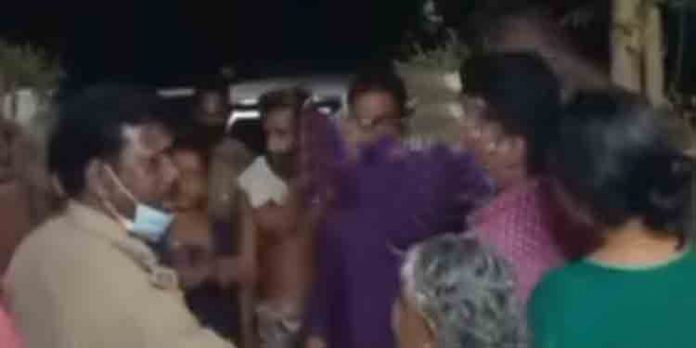 ധനുവച്ചപുരത്ത് ഗുണ്ടാസംഘം കുടുംബത്തെ ആക്രമിച്ച കേസില് ഒരാള് പിടിയില് ധനുവച്ചപുരത്ത് ഗുണ്ടാസംഘം കുടുംബത്തെ ആക്രമിച്ച കേസില് ഒരാള് പിടിയില്
