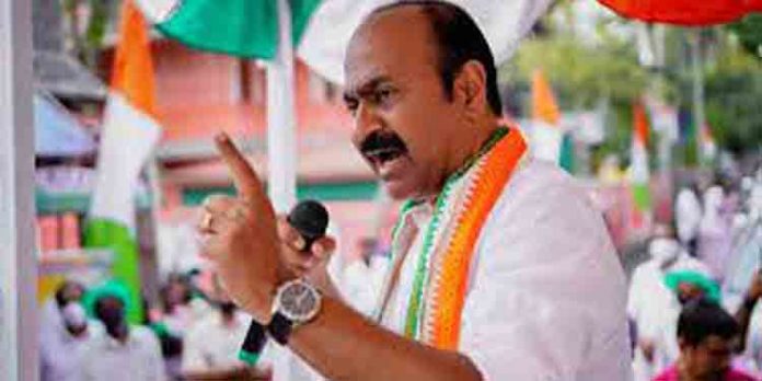 കെ റെയിലില് വി മുരളീധരന്റേത് പരസ്പര വിരുദ്ധമായ നിലപാട് ; വി.ഡി സതീശന് കെ റെയിലില് വി മുരളീധരന്റേത് പരസ്പര വിരുദ്ധമായ നിലപാട് ; വി.ഡി സതീശന്