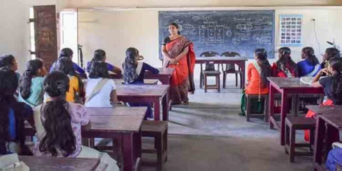 ഇനി സർ, മാഡം എന്ന് വിളിക്കാൻ പാടില്ല ; ജന്ഡര് ന്യൂട്രാലിക്ക് മാതൃകയുമായി പാലക്കാട്ടെ ഈ സ്കൂള് ഇനി സർ, മാഡം എന്ന് വിളിക്കാൻ പാടില്ല ; ജന്ഡര് ന്യൂട്രാലിക്ക് മാതൃകയുമായി പാലക്കാട്ടെ ഈ സ്കൂള്