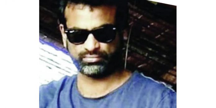 സഹോദരനും സുഹൃത്തും ചേര്ന്ന് ഗുണ്ടാനേതാവിനെ വെട്ടിപ്പരുക്കേല്പ്പിച്ചു ; നില ഗുരുതരം സഹോദരനും സുഹൃത്തും ചേര്ന്ന് ഗുണ്ടാനേതാവിനെ വെട്ടിപ്പരുക്കേല്പ്പിച്ചു ; നില ഗുരുതരം