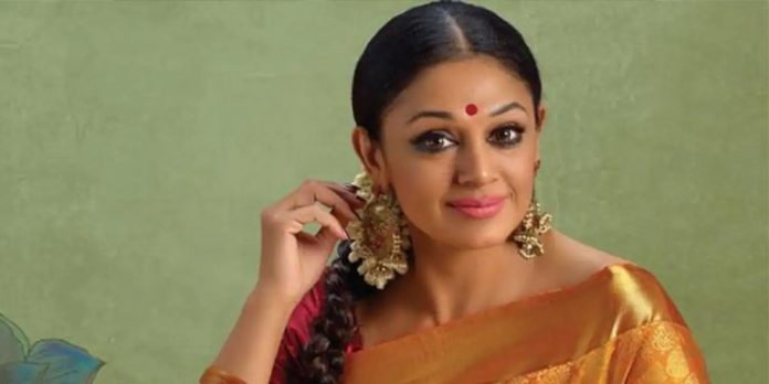 നടി ശോഭനയ്ക്ക് ഒമിക്രോണ് : വിവരം ലോകത്തെ അറിയിച്ച് താരത്തിന്റെ ഇൻസ്റ്റാഗ്രാം പോസ്റ്റ് നടി ശോഭനയ്ക്ക് ഒമിക്രോണ് : വിവരം ലോകത്തെ അറിയിച്ച് താരത്തിന്റെ ഇൻസ്റ്റാഗ്രാം പോസ്റ്റ്